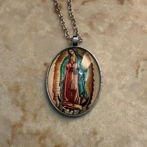 Silver Religious Virgin Mary Pendant Necklace New 20 inch chain